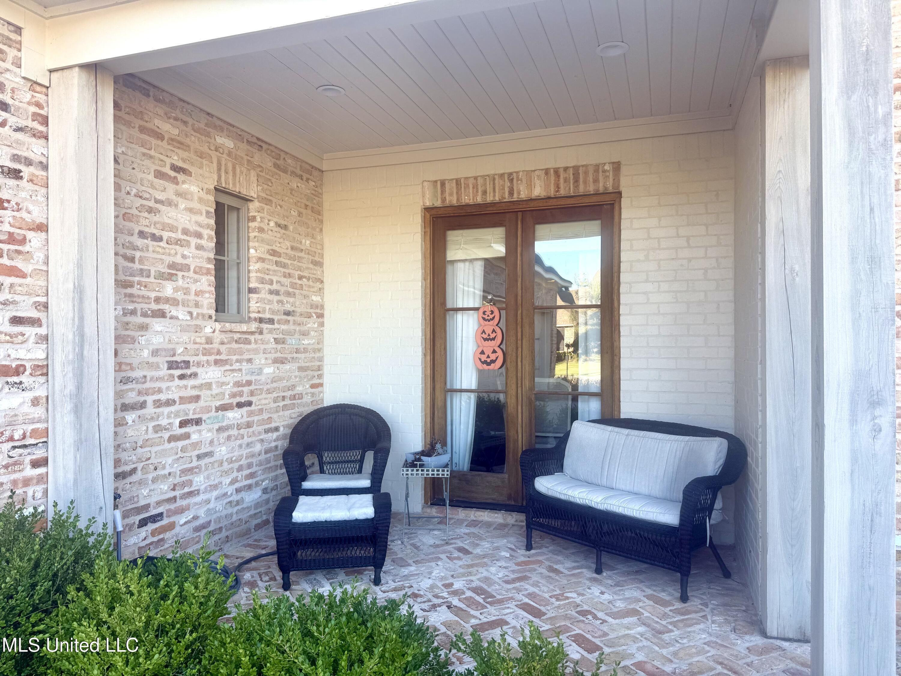 1004 Sapphire Crossing Flowood, MS 39232 - Photo 6 of 52 Photo Oct 15 2025, 4 15 33 PM