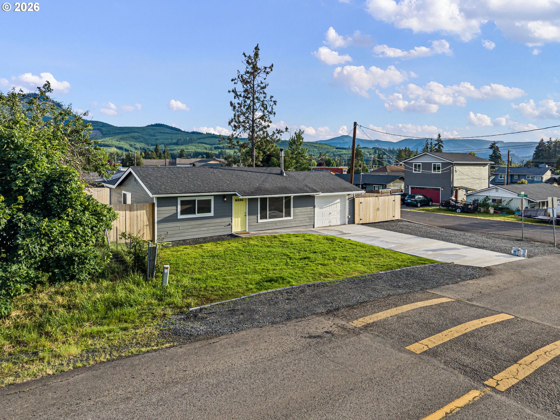 114 East 3rd Street Lowell, OR 97452 - Photo 5 of 31