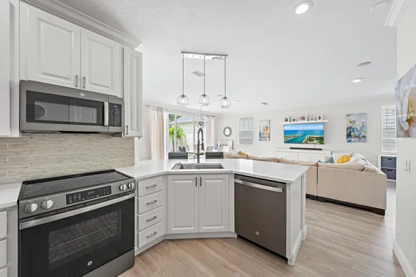 $1,050,000 | 166 Honeysuckle Drive, Jupiter, FL 33458
