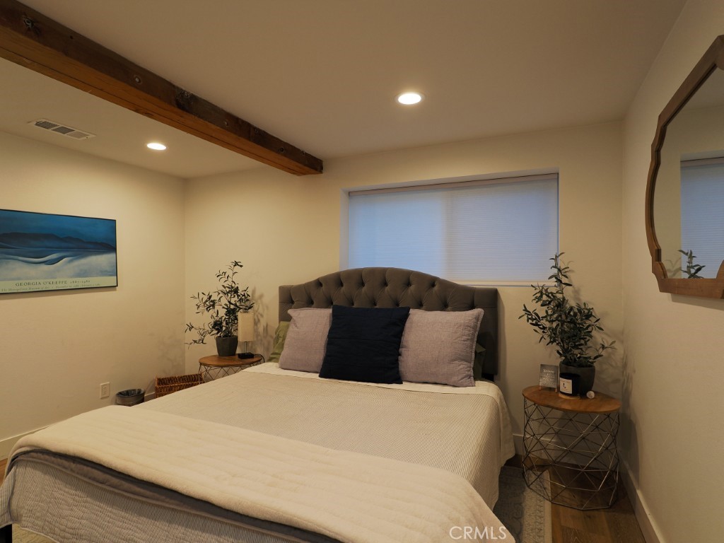 28596 North Bay Road Lake Arrowhead, CA 92352 - Photo 48 of 69 a bedroom with a bed and a potted plant