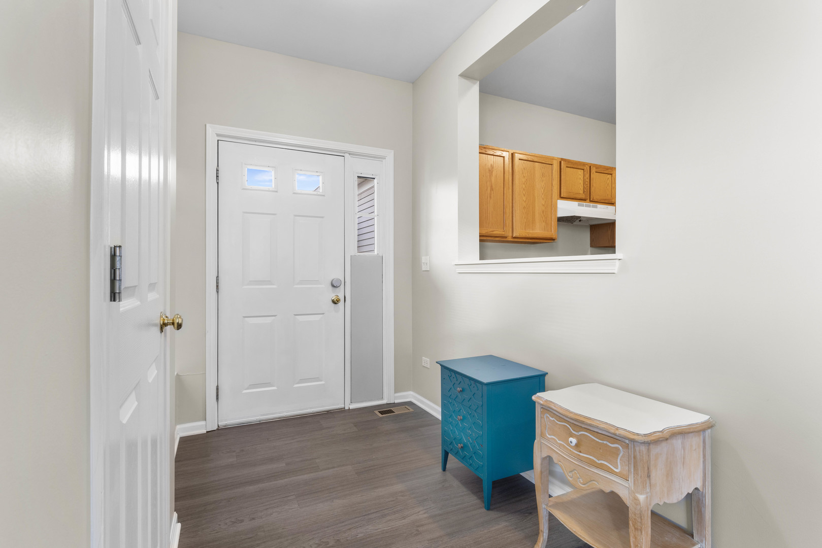 3133 Falling Waters Lane Lindenhurst, IL 60046 - Photo 5 of 15 a room way with furniture and a window