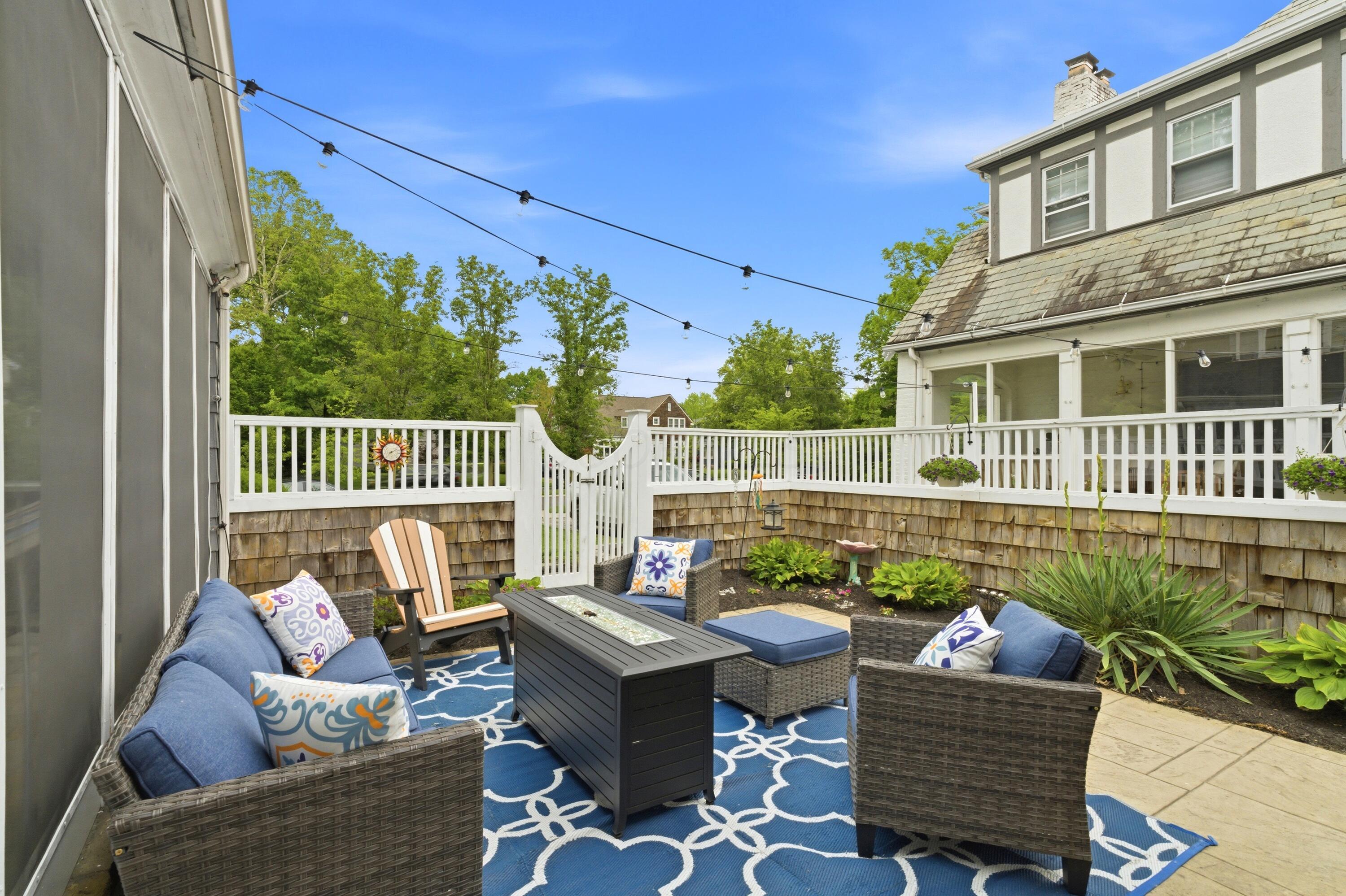 2565 Bexley Park Road Bexley, OH 43209 - Photo 46 of 55 Front patio