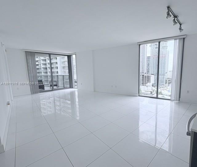 31 Southeast 6th Street, Unit 2001 Miami, FL 33131 - Photo 3 of 10