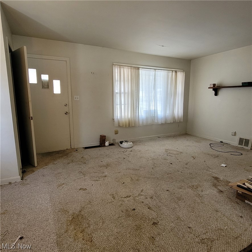 3312 Warren - Sharon Road Vienna, OH 44473 - Photo 6 of 14 View of carpeted living room