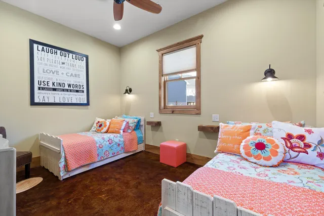 $1,375,000 | 476 Waterfront Way, Ten Mile, TN 37880