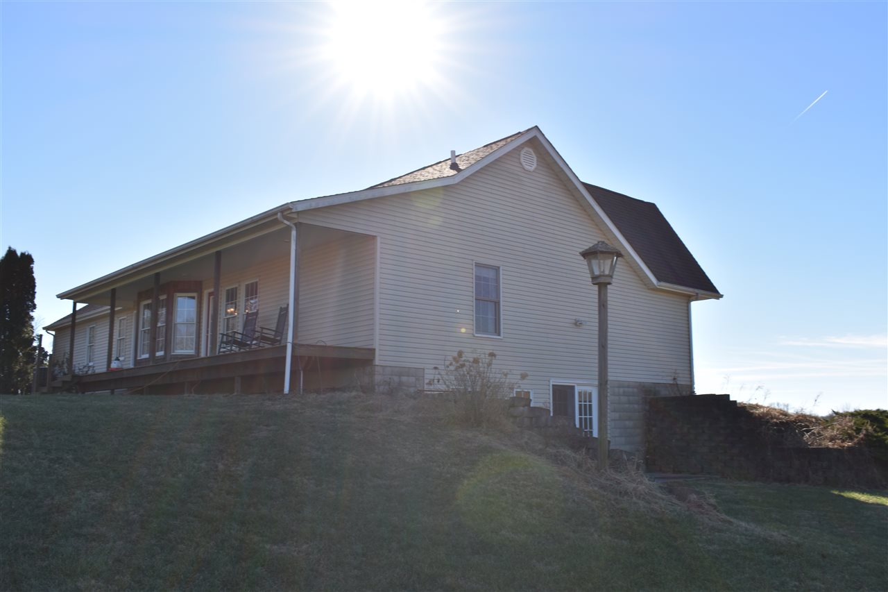 1852 North Blue Barn Road Bloomfield, IN 47424 - Photo 3 of 17