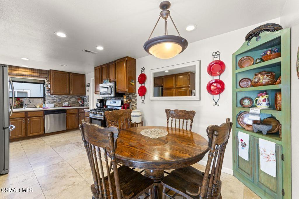 2268 Brentwood Street Simi Valley, CA 93063 - Photo 5 of 30