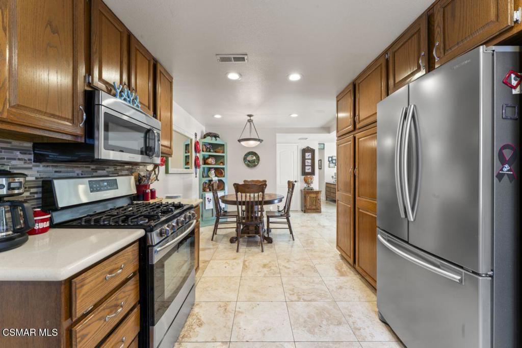 2268 Brentwood Street Simi Valley, CA 93063 - Photo 6 of 30