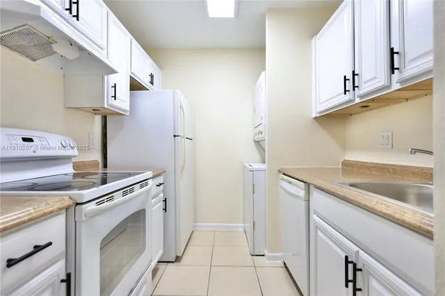 $1,675 | 10016 Twin Lakes Drive, Unit 36C, Coral Springs, FL 33071