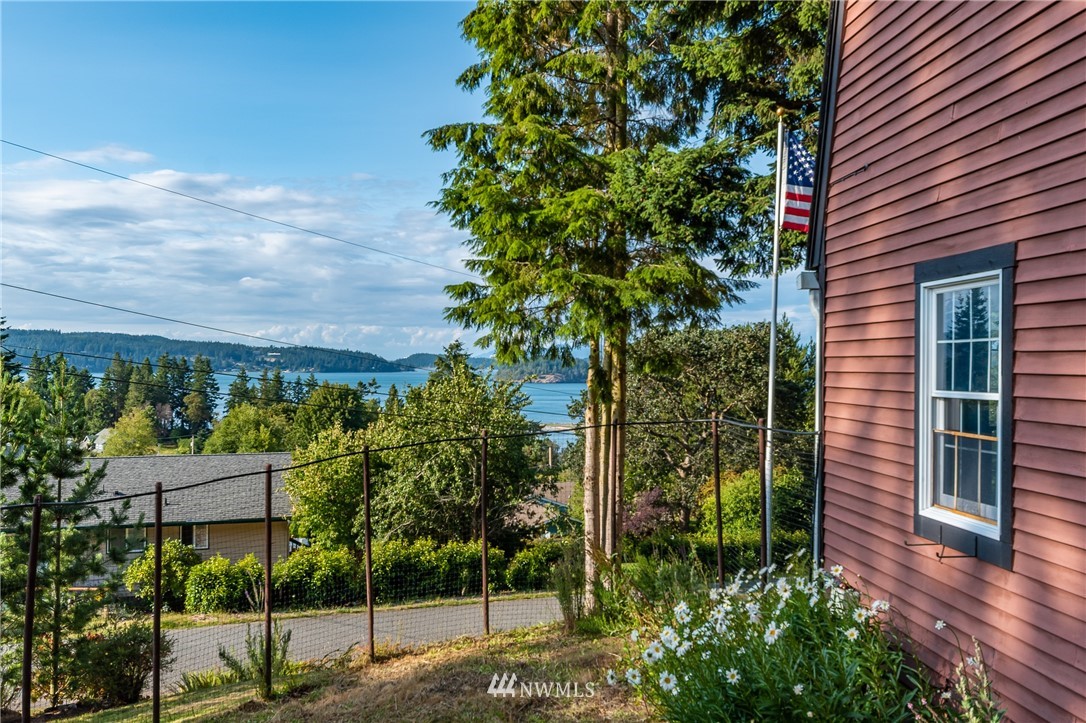 5012 Bakerview Road Oak Harbor, WA 98277 - Photo 2 of 25 Gallery Image 2