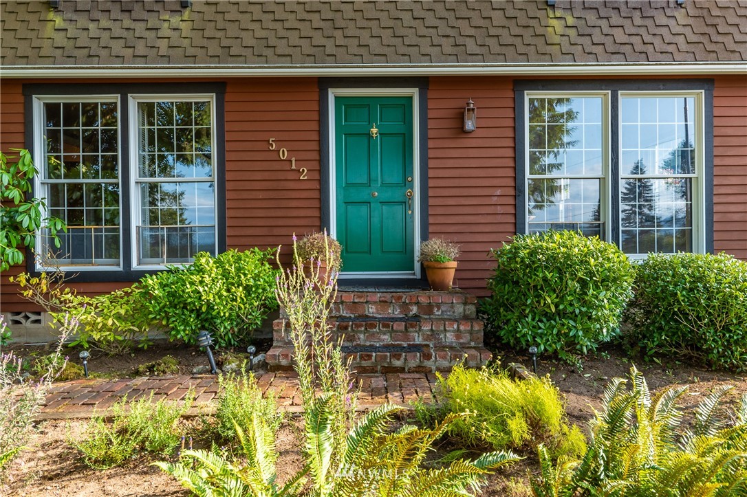 5012 Bakerview Road Oak Harbor, WA 98277 - Photo 3 of 25 Gallery Image 3