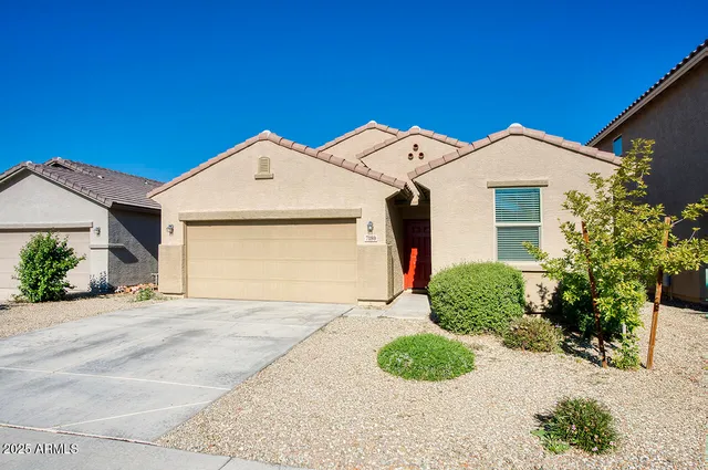 $1,895 | 7180 West Golden Lane, Peoria, AZ 85345