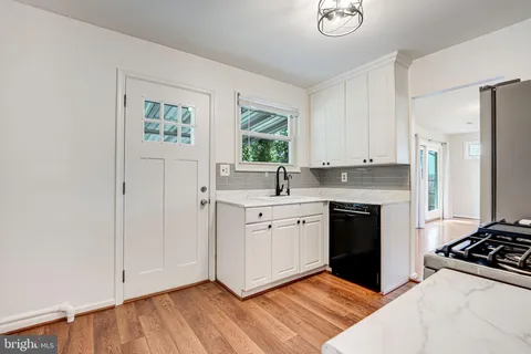 $590,000 | 5924 Cauba Court, Alexandria, VA 22310