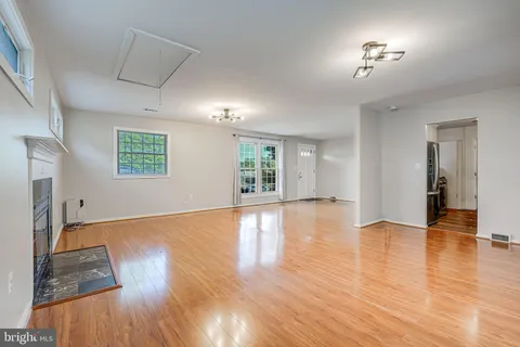 $590,000 | 5924 Cauba Court, Alexandria, VA 22310