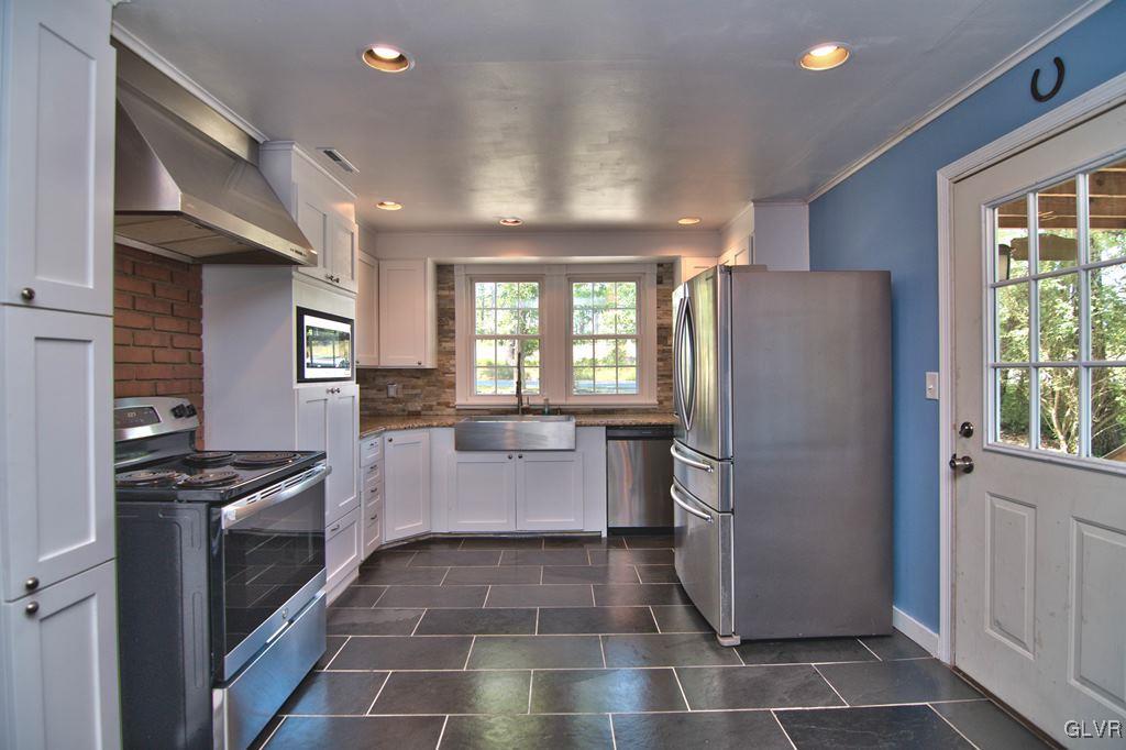 119 Piney Road Cresco, PA 18326 - Photo 11 of 44 The kitchen features a slate floors, double front-