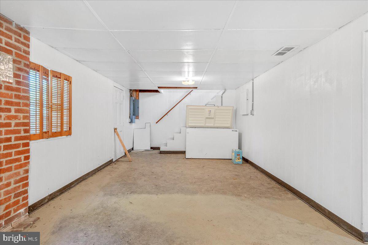 13806 Wolfsville Road Smithsburg, MD 21783 - Photo 20 of 35 a view of empty room with wooden floor and white walls