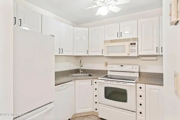 $299,900 | 154 Cross Slope Court, Unit G, Manalapan, NJ 07726