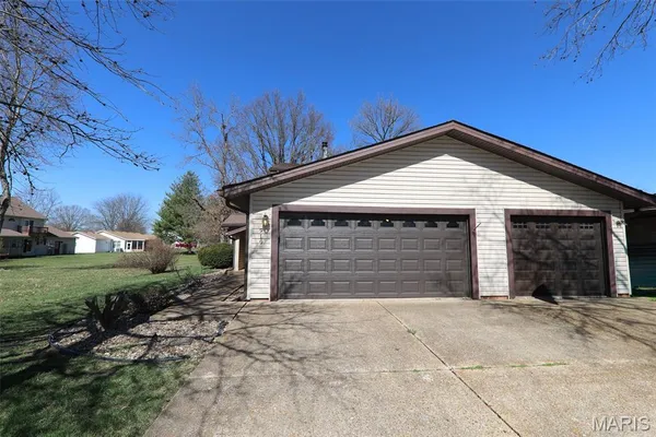 $190,000 | 919 Westwood Road, Maryville, IL 62062