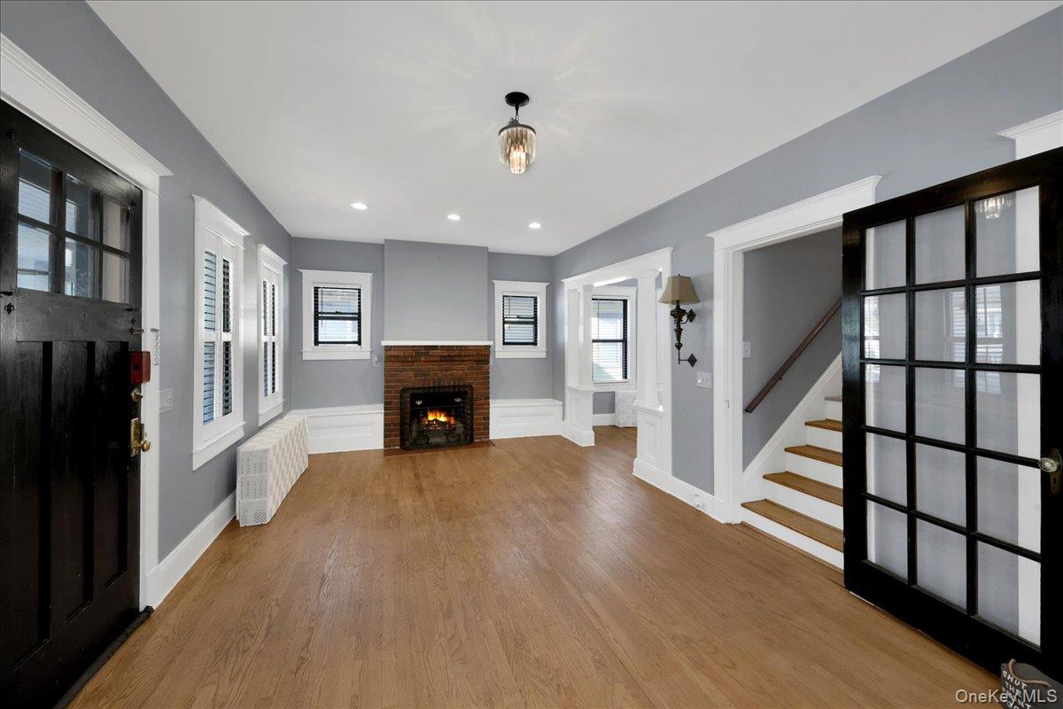 925 Reynolds Street Peekskill, NY 10566 - Photo 5 of 42 Living Room