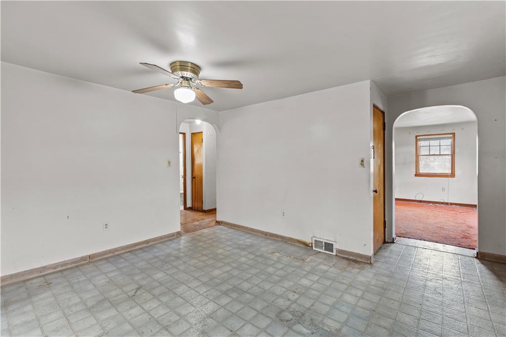 11690 Center Street Irwin, PA 15642 - Photo 11 of 28