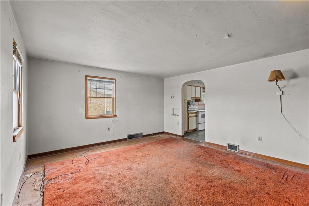 11690 Center Street Irwin, PA 15642 - Photo 6 of 28