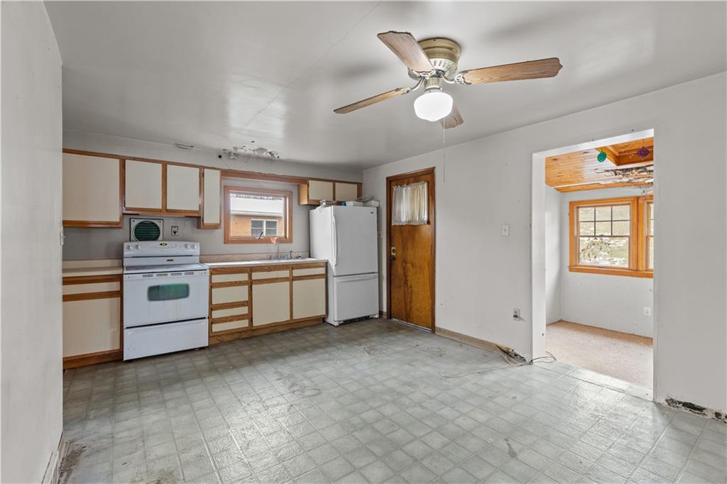 11690 Center Street Irwin, PA 15642 - Photo 8 of 28