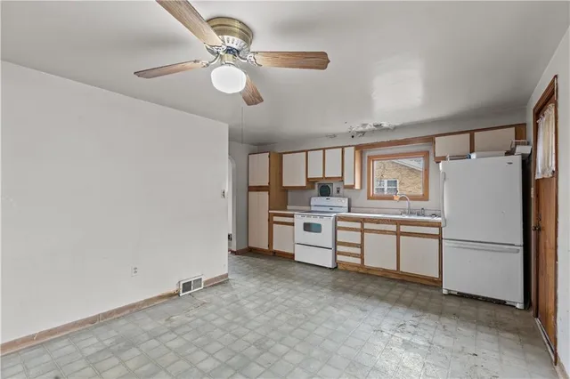 $180,000 | 11690 Center Street, Irwin, PA 15642