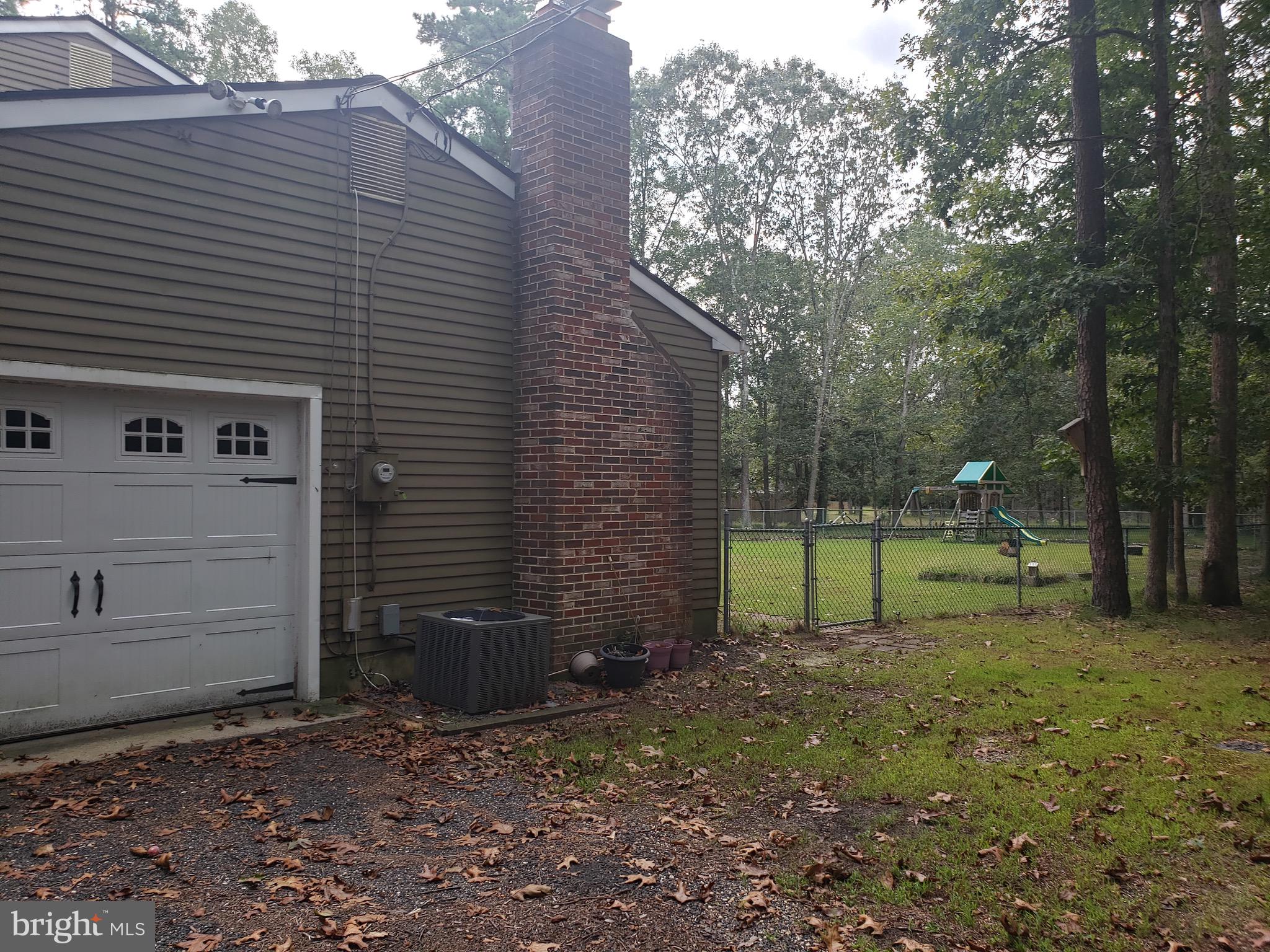 75 Avenue Road Tabernacle, NJ 08088 - Photo 2 of 15 Garage and circular driveway