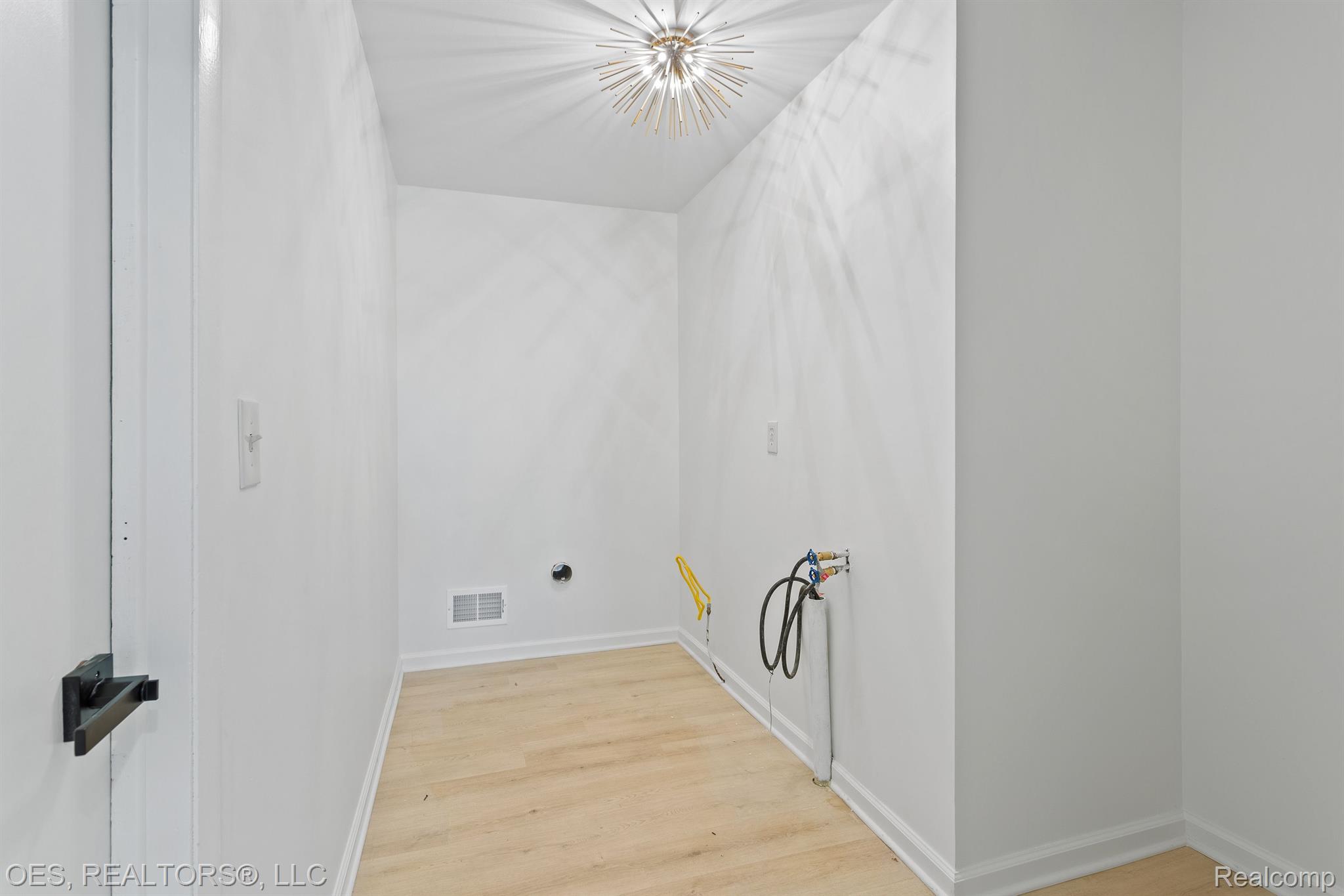 22510 Deerfield Road Novi, MI 48375 - Photo 15 of 42 Gallery Image 15