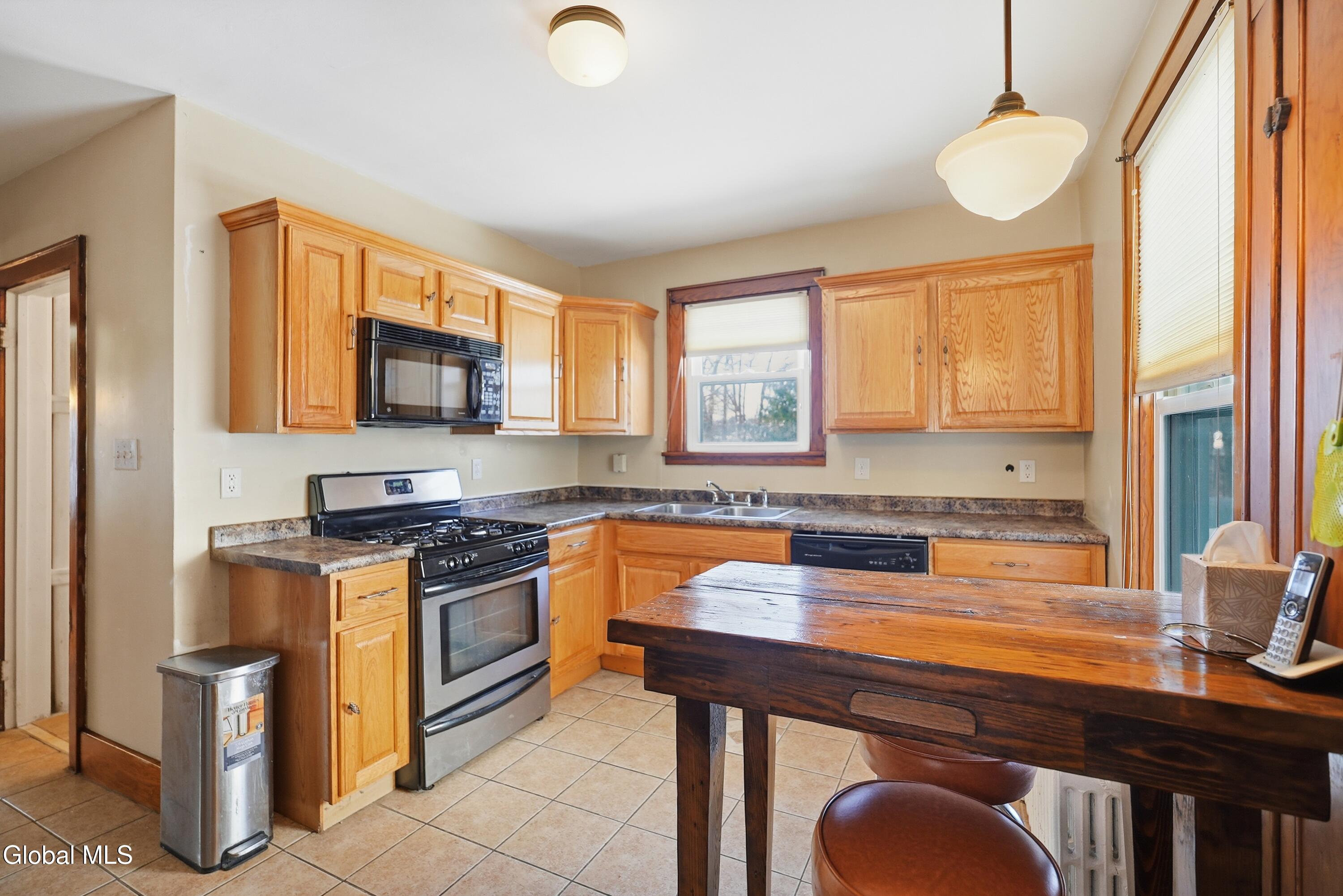 128 Old Loudon Road Colonie, NY 12110 - Photo 9 of 24 8