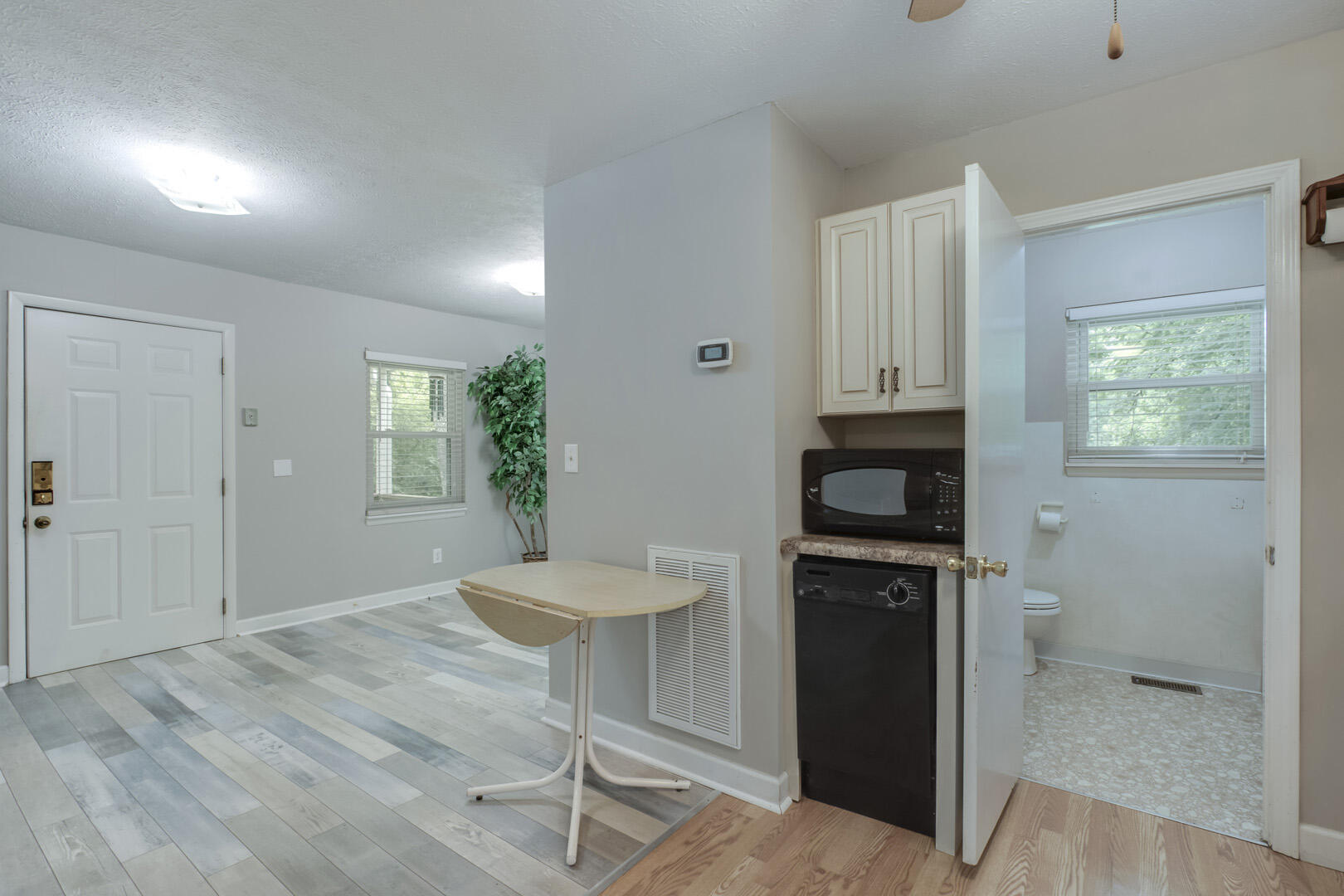 116-112 Hart Orchard Road Kingston, TN 37763 - Photo 27 of 40 27_HartOrchardRoad_112_Kitchen02