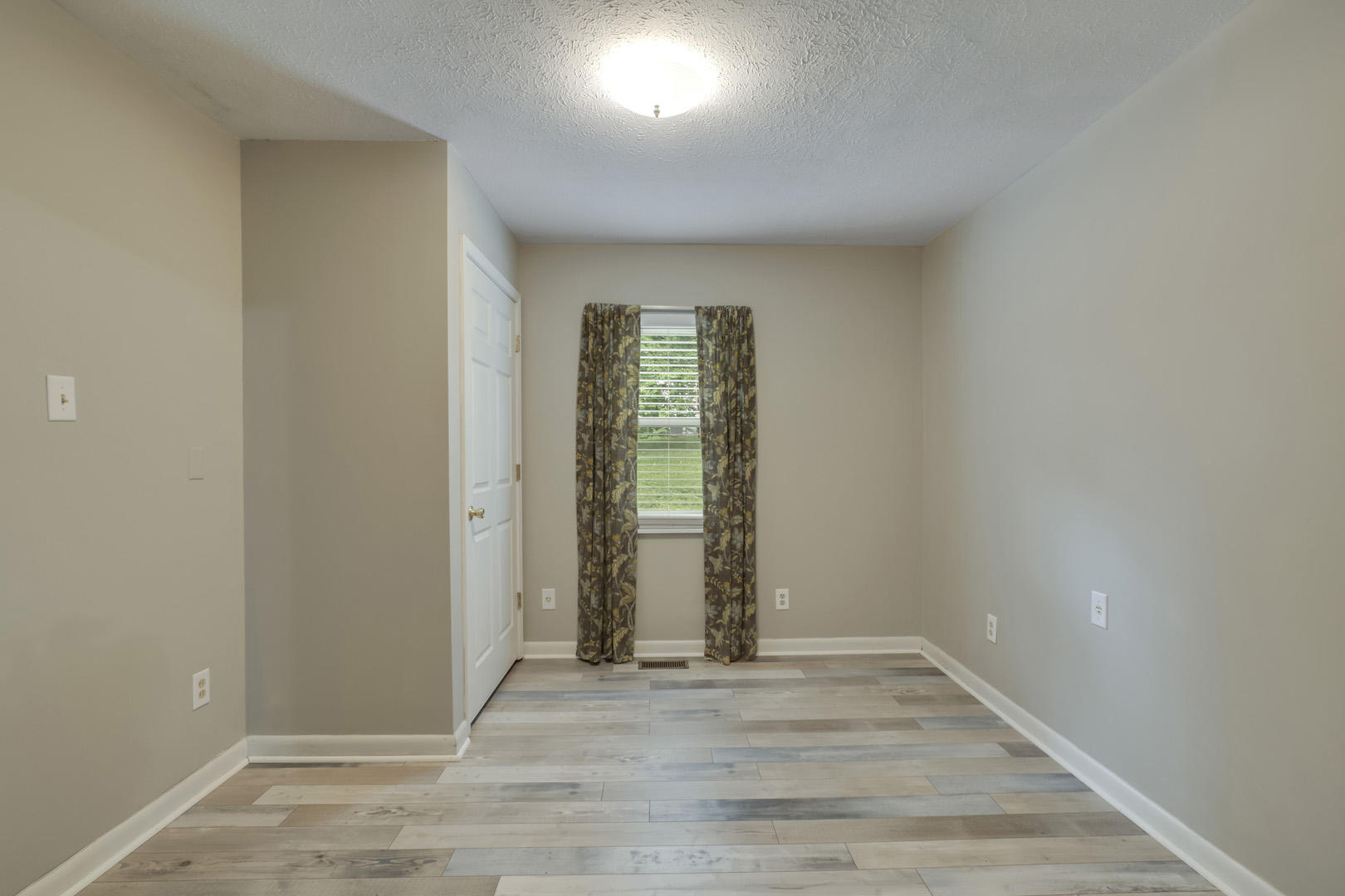 116-112 Hart Orchard Road Kingston, TN 37763 - Photo 30 of 40 30_HartOrchardRoad_112_Bedroom1