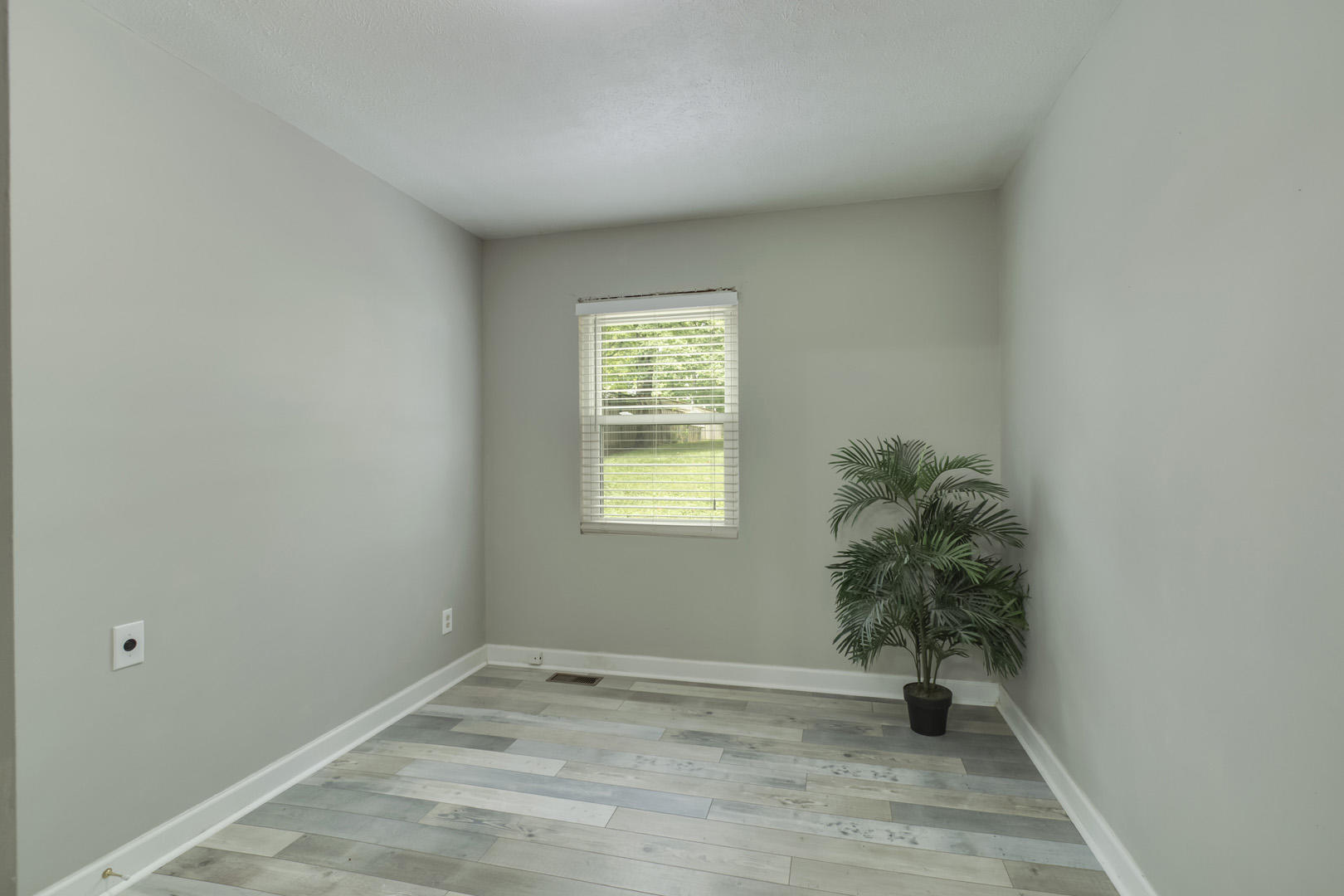 116-112 Hart Orchard Road Kingston, TN 37763 - Photo 31 of 40 31_HartOrchardRoad_112_Bedroom2