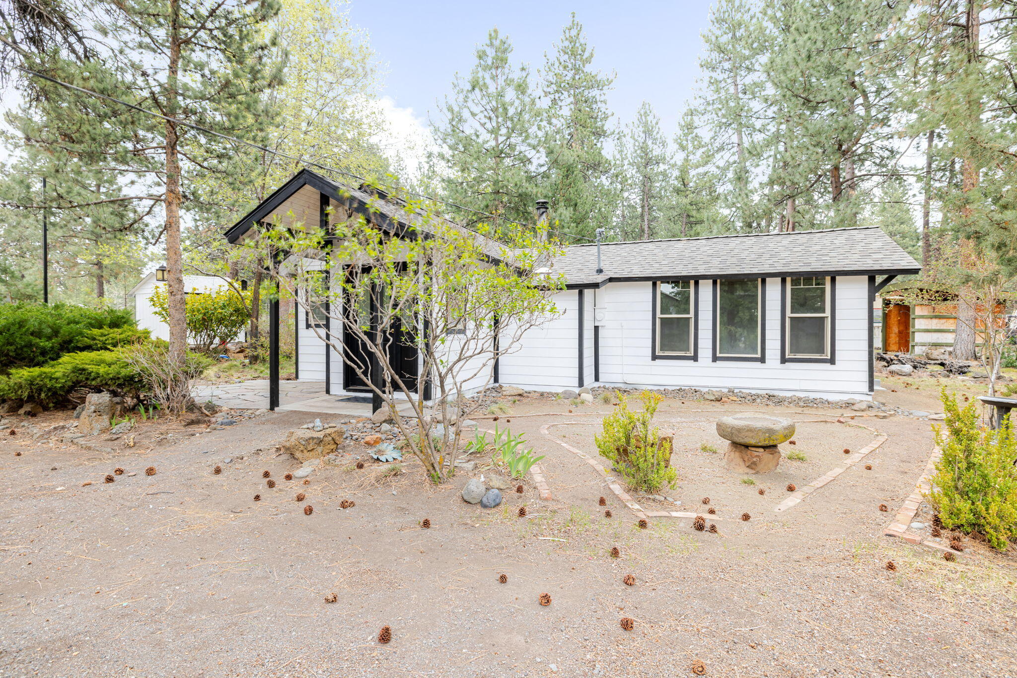 60236 Navajo Road Bend, OR 97702 - Photo 2 of 35 Charming Home