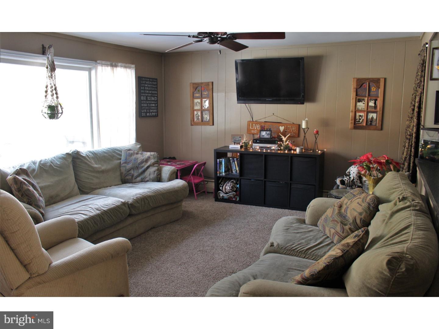 6 Hickon Road Quakertown, PA 18951 - Photo 5 of 25 Living Room