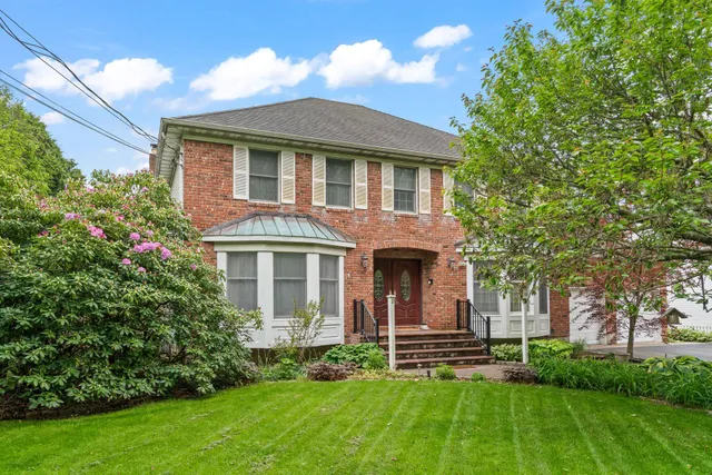 $1,200,000 | 14 Battle Row, Old Bethpage, NY 11804