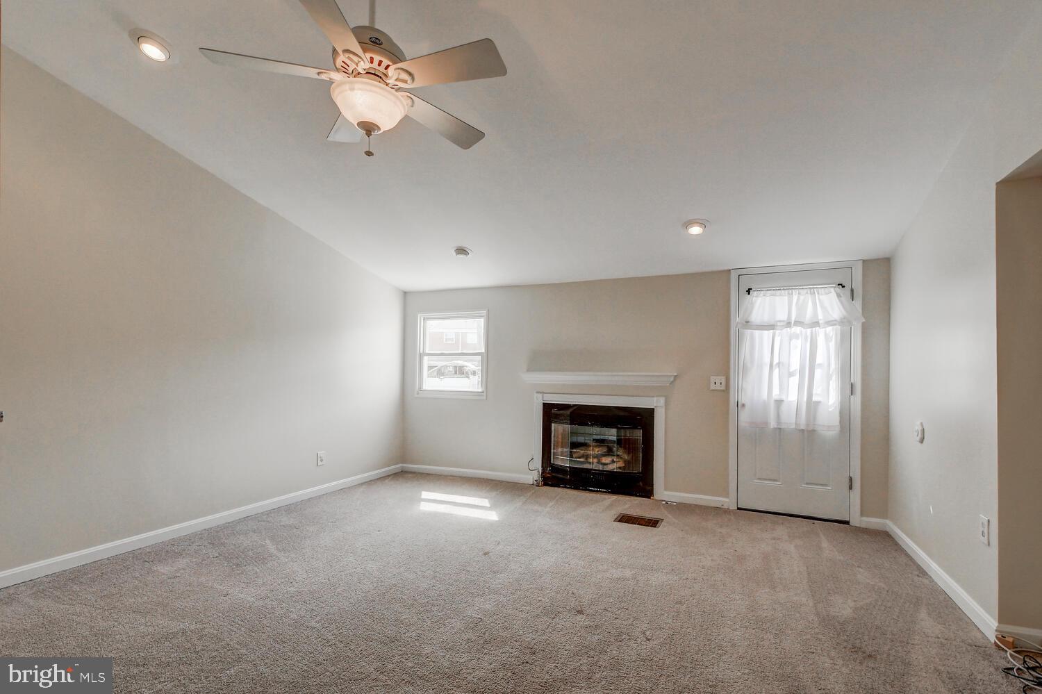 8074 Wallace Road Baltimore, MD 21222 - Photo 17 of 38