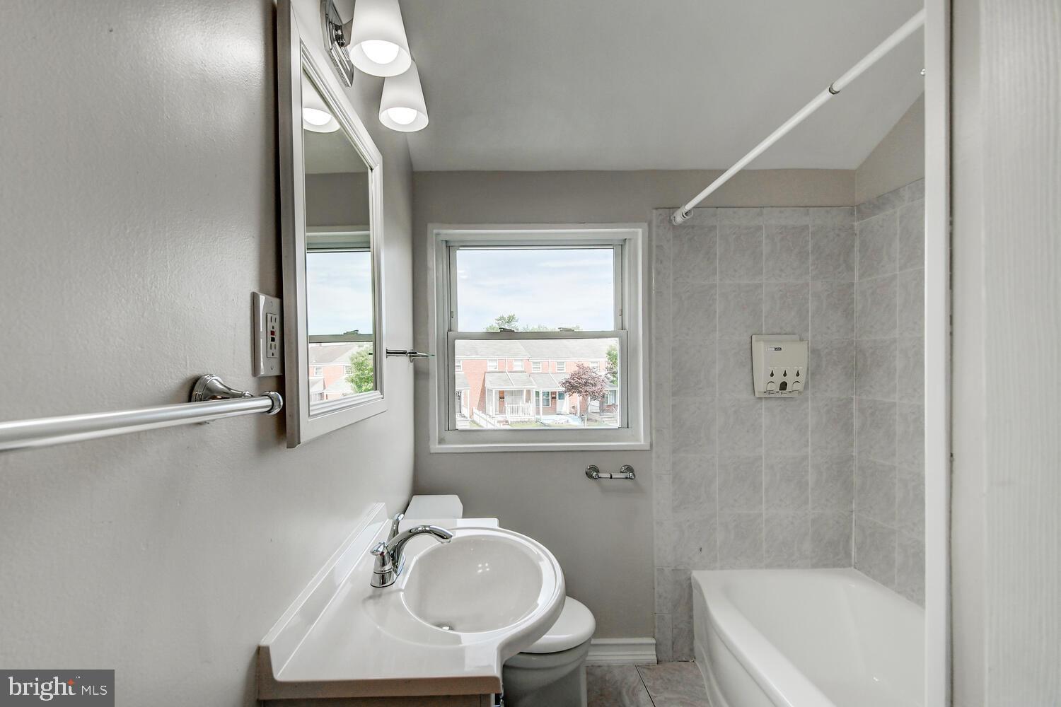 8074 Wallace Road Baltimore, MD 21222 - Photo 27 of 38