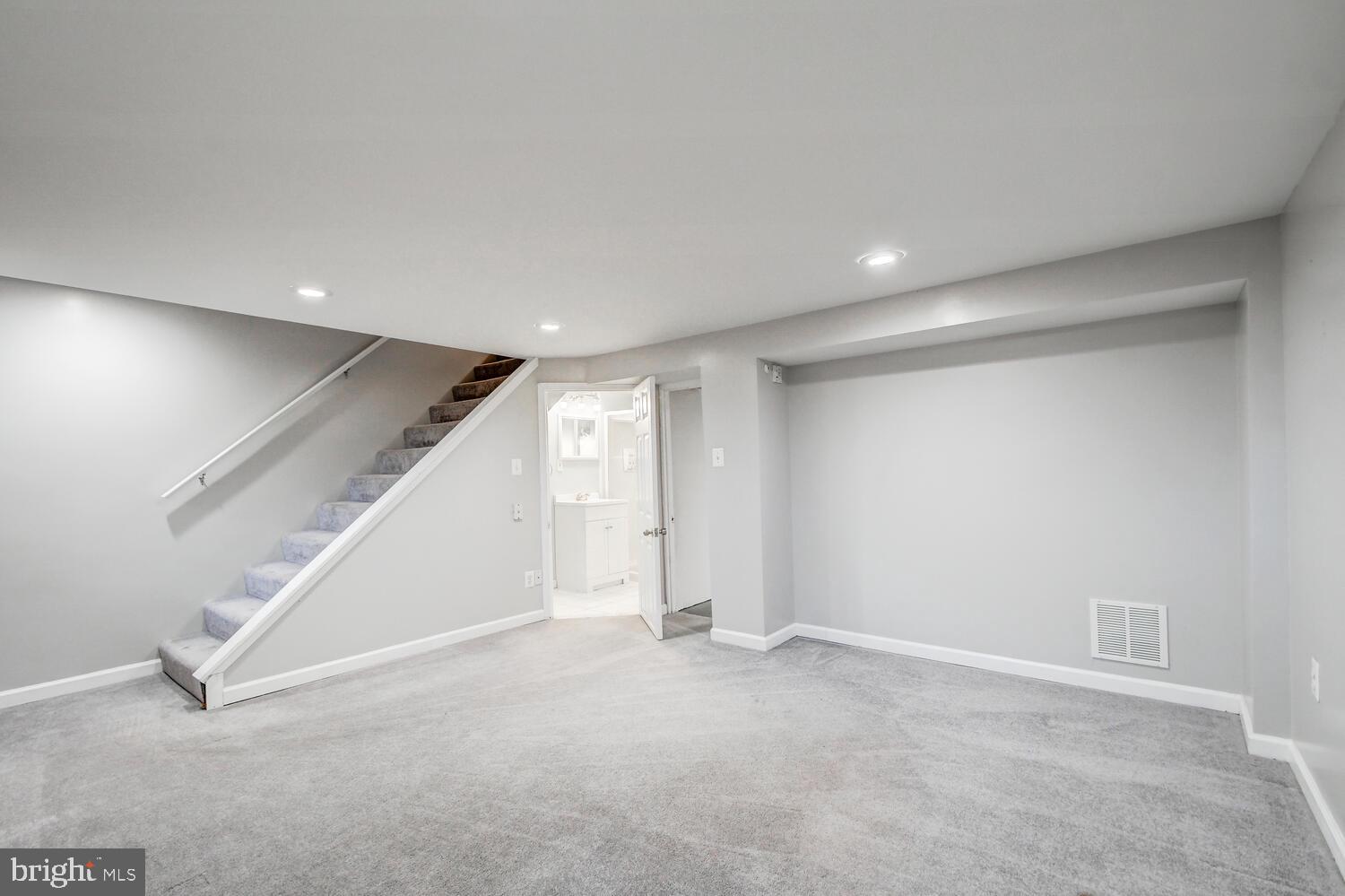 8074 Wallace Road Baltimore, MD 21222 - Photo 30 of 38