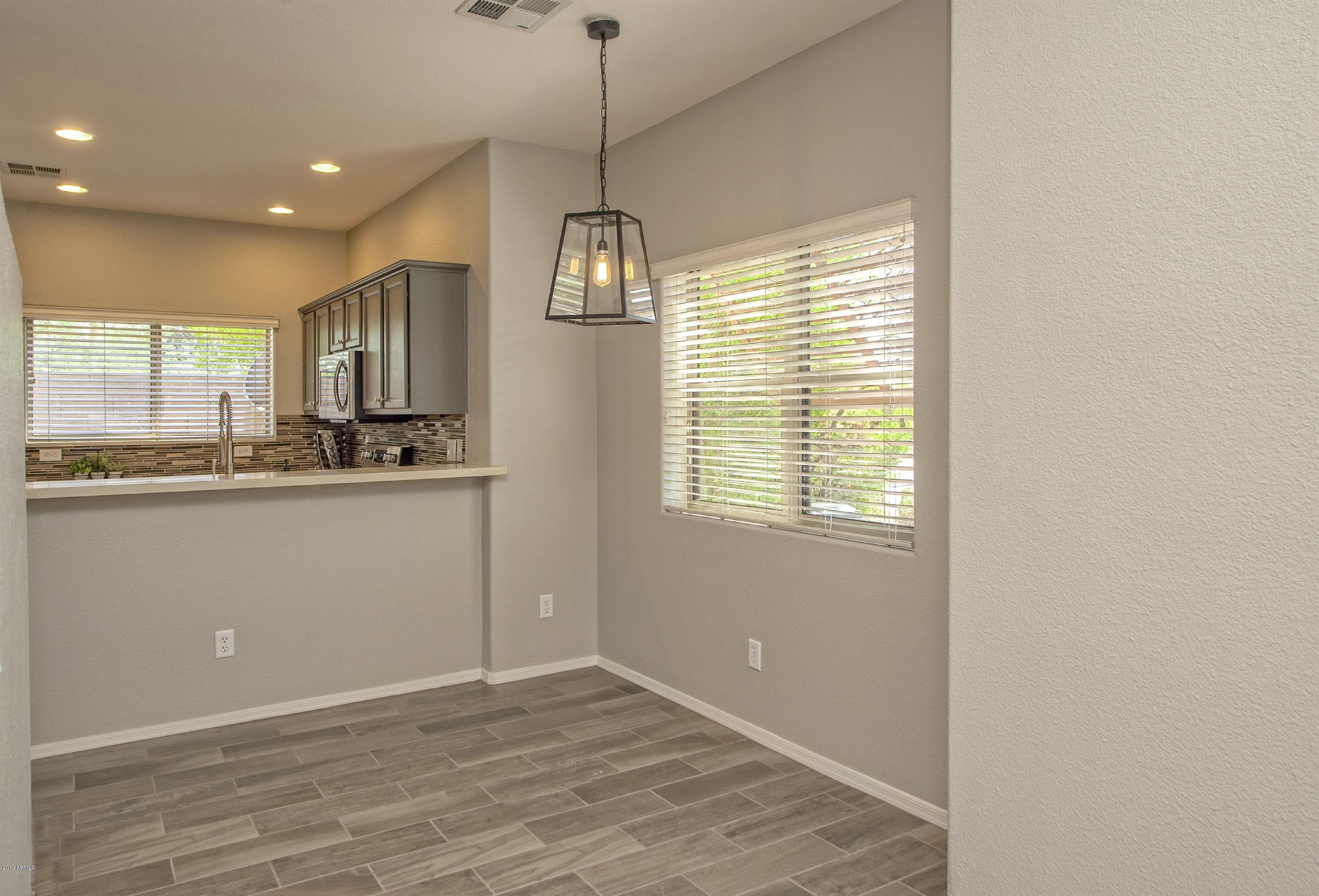 2929 North 37th Street, Unit 14 Phoenix, AZ 85018 - Photo 5 of 17 004_Dining