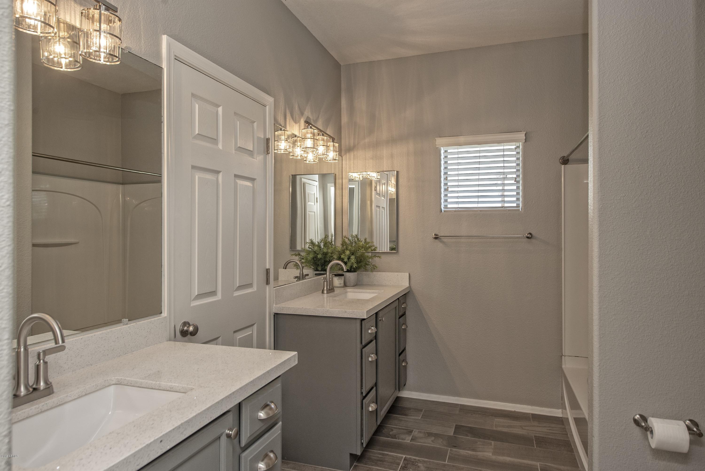 2929 North 37th Street, Unit 14 Phoenix, AZ 85018 - Photo 9 of 17 009_Master Bath