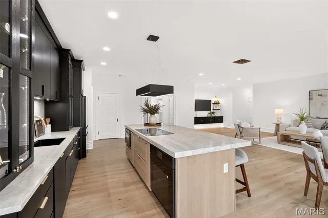 $825,000 | 4341 Westminster Place, Unit 2, St. Louis, MO 63108