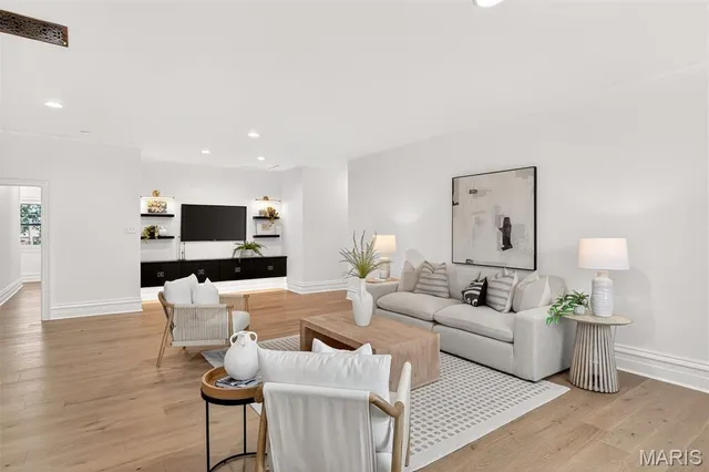 $825,000 | 4341 Westminster Place, Unit 2, St. Louis, MO 63108