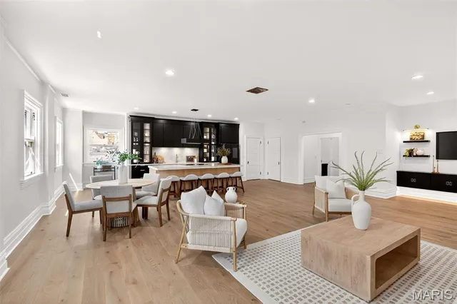 $825,000 | 4341 Westminster Place, Unit 2, St. Louis, MO 63108