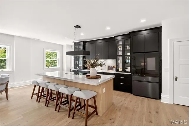 $825,000 | 4341 Westminster Place, Unit 2, St. Louis, MO 63108