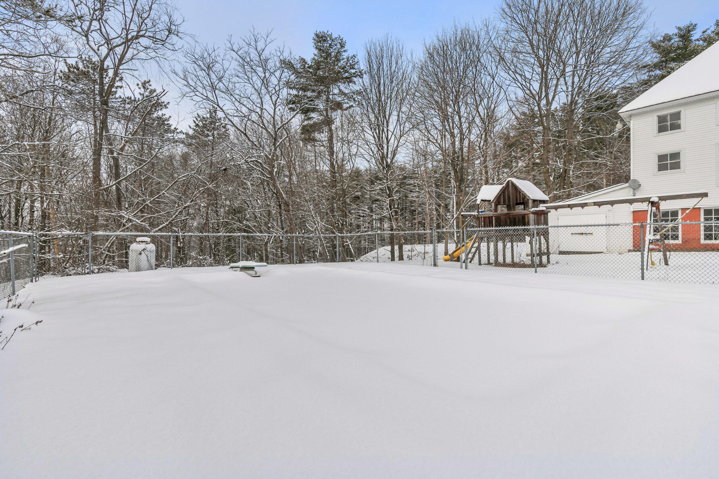 628 Main Street Lewiston, ME 04240 - Photo 15 of 17 Inground Pool