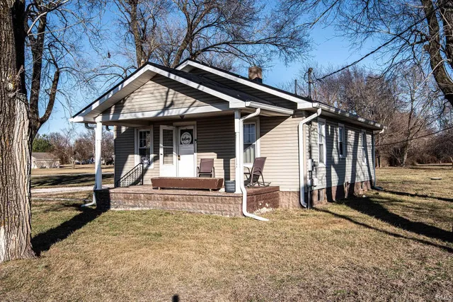 $165,000 | 2320 South Henderson Road, Vincennes, IN 47591