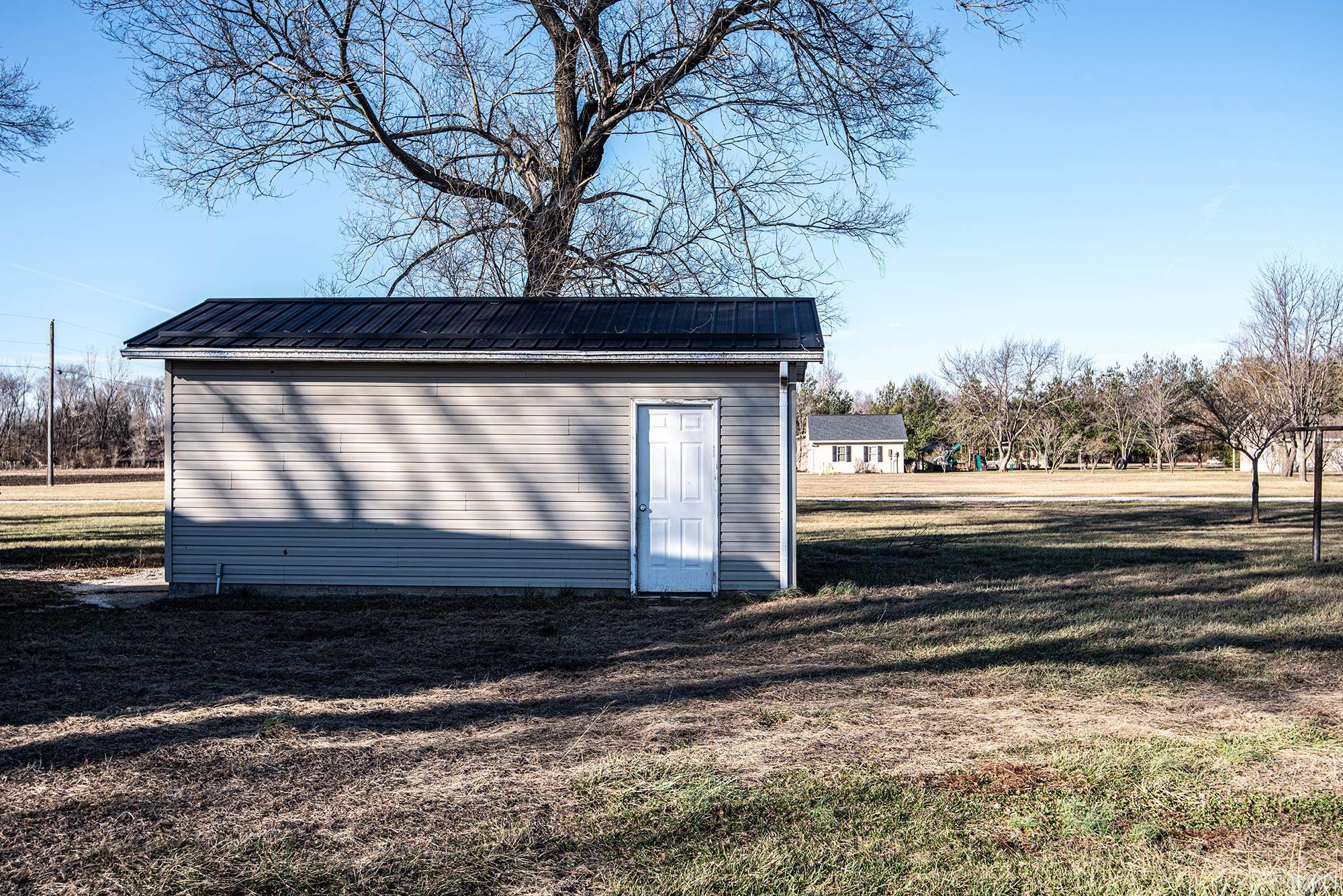 2320 South Henderson Road Vincennes, IN 47591 - Photo 23 of 26