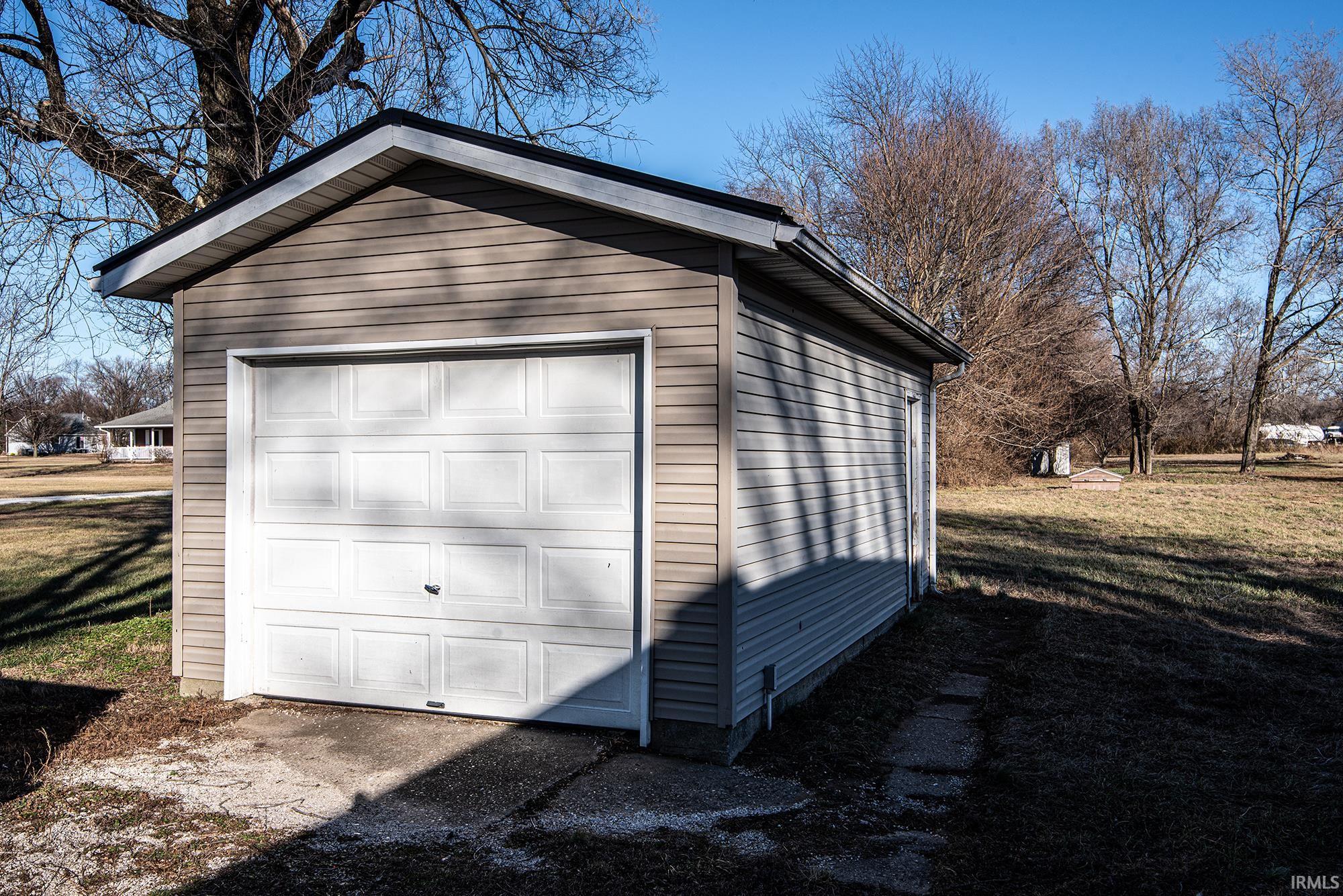 2320 South Henderson Road Vincennes, IN 47591 - Photo 24 of 26