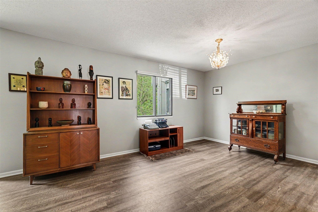 3750 Cedaridge Road Kalamazoo, MI 49008 - Photo 8 of 37